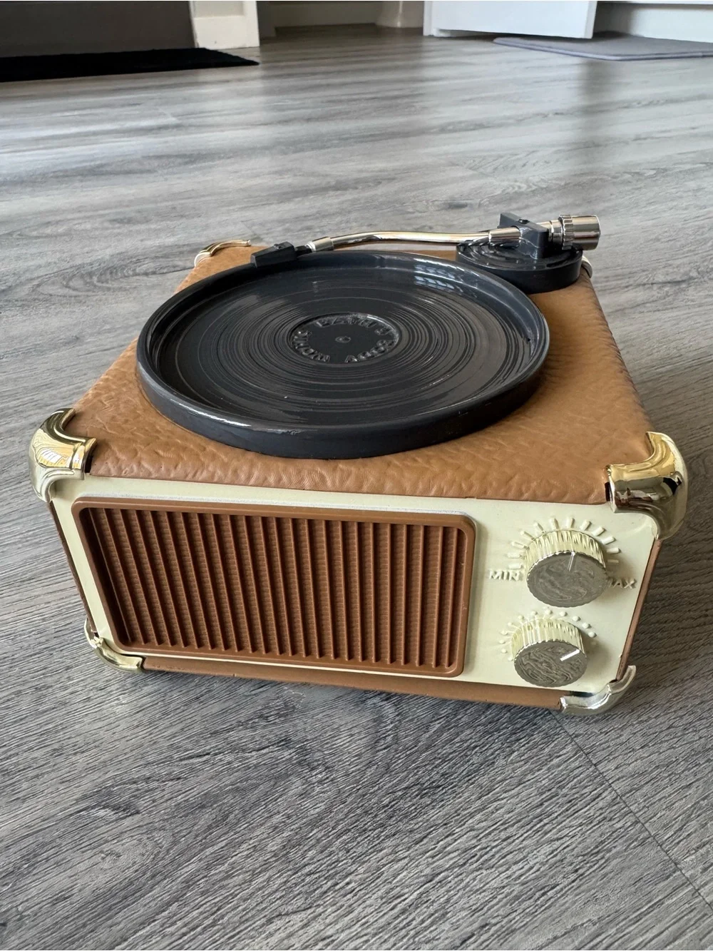 Bath & Body Works Record Player Pedestal 3-Wick Candle Holder